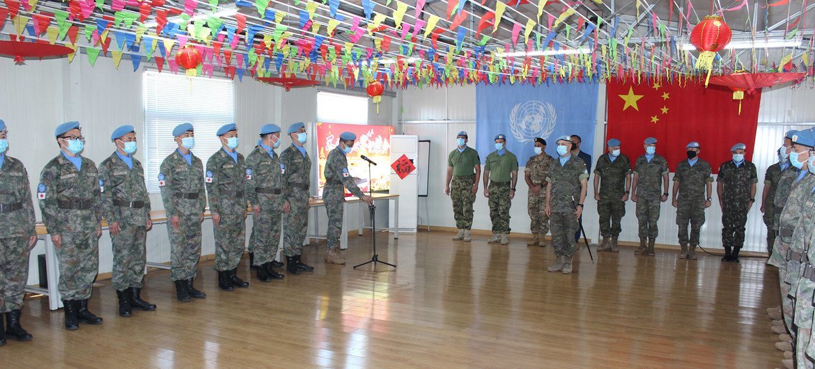 联合国驻黎巴嫩临时部队东部战区司令主持第18批与第19批轮换仪式交接