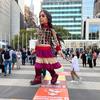 La pequeña Amal, una marioneta de tres metros de altura que representa a un refugiado sirio de 10 años, visita la Cumbre de Transformación de la Educación en Nueva York, recordando que la educación es un derecho básico.