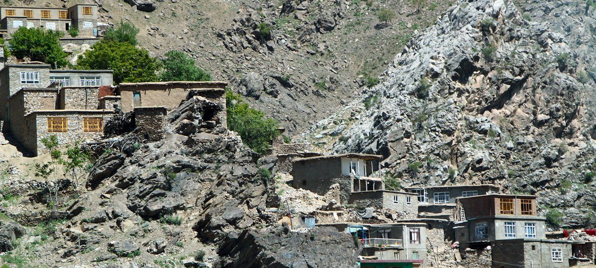 قرية في مقاطعة باروان، الواقعة في وادي سالانغ بأفغانستان. (أرشيف، 2018)