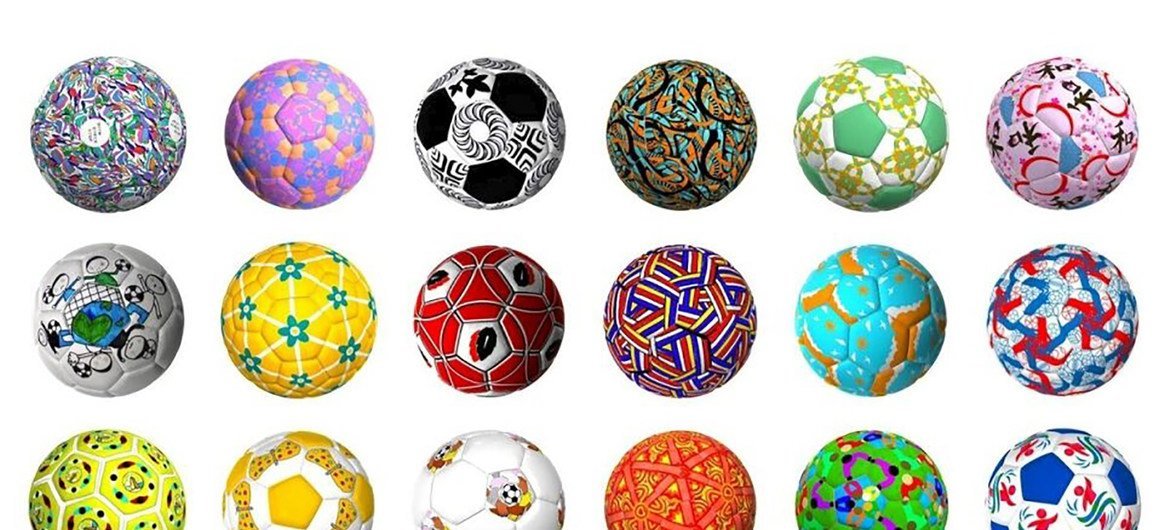 Mais de 1.600 jovens artistas de 100 países enviaram desenhos e artes para serem estampadas em bolas de futebol relacionados ao tema “Juntos pelo Esporte”.