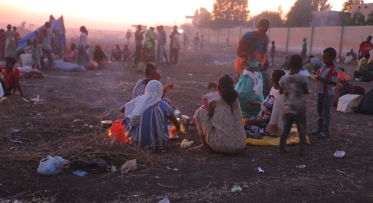逃离北部提格雷州冲突的埃塞俄比亚难民抵达苏丹境内的难民署接待中心。
