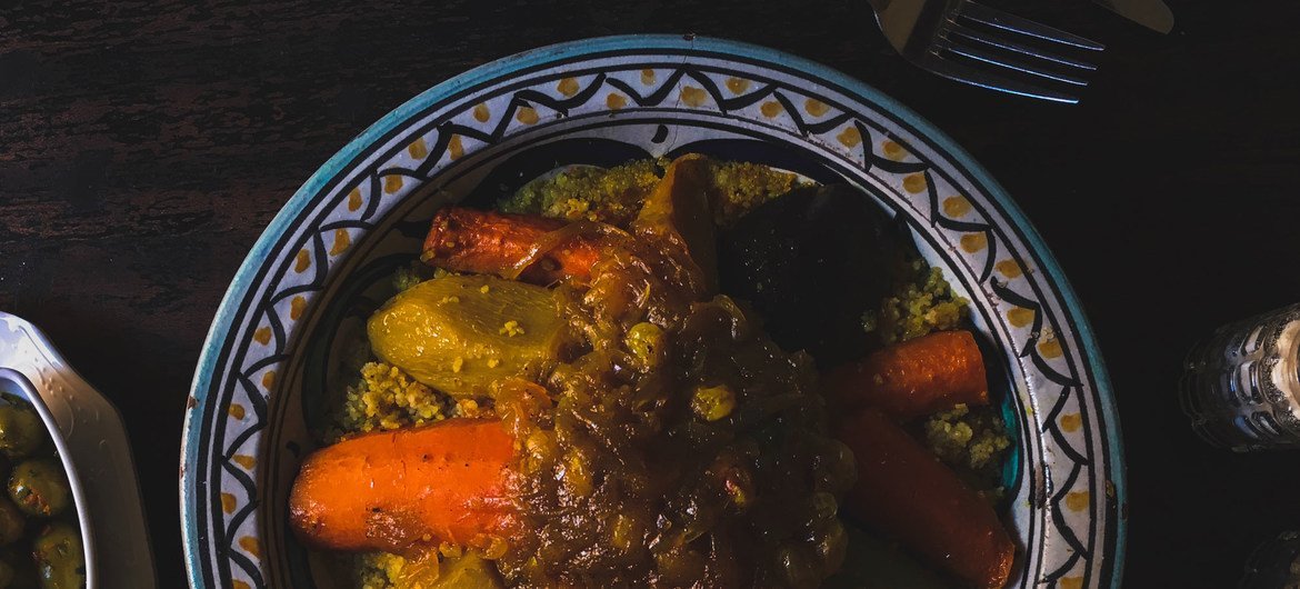 Кускус - блюдо берберского происхождения, однако сегодня его едят во всем мире.