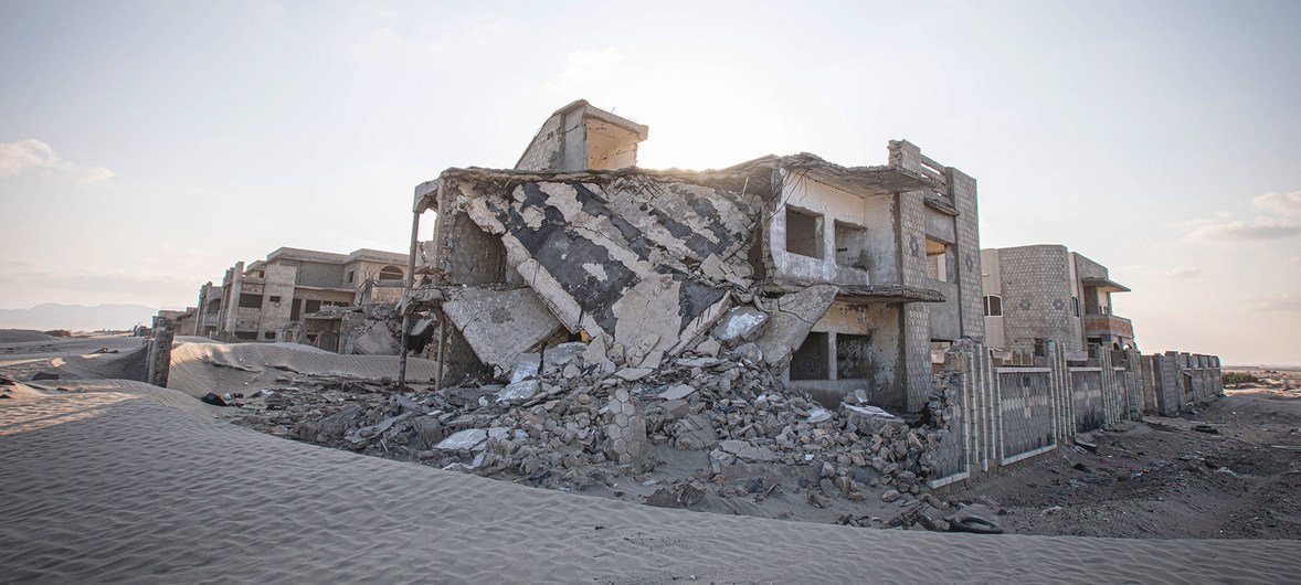 Conflict-damaged homes on the edge of Aden, Yemen.
