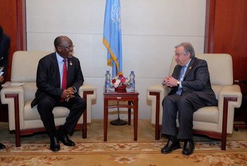 Encontro de Guterres com John Magufuli na União Africana em Adis Abeba, Etiópia, em 2017