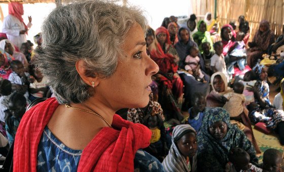 WHO Deputy Director-General for Programmes (DDP) Soumya Swaminathan speaking with members of the South Sudanese refugee community at the Almanar Health Center in Mayo, Khartoum. (February 2018)