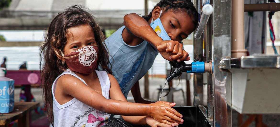 Niños refugiados venezolanos en un centro de eme4rgecnia en Boa Vista (Brasil).