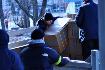 На фото: доставка гуманитарных грузов в Украину.