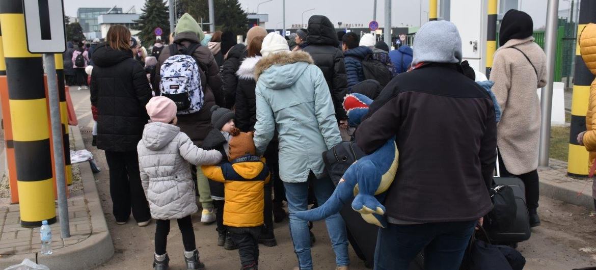 Ukranian refugees at Poland border