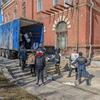 Comboio com ajuda humanitária chega a Sumy, na Ucrânia. 