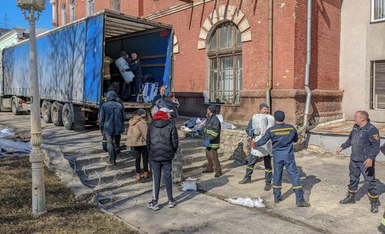 Первая партия помощи была доставлена 18 марта в Сумы, Украина.