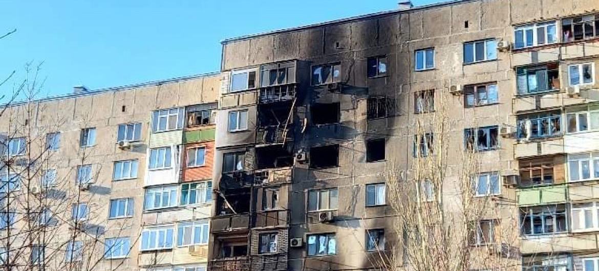 乌克兰马里乌波尔被毁的公寓楼。