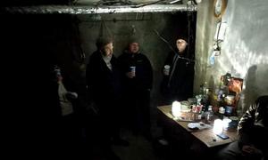 Alina Beskrovna vivió durante un mes en este sótano en Mariupol.