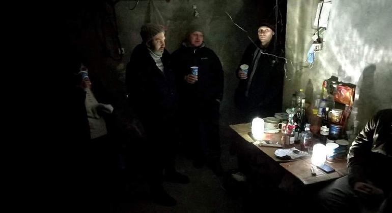 阿丽娜在马里乌波尔的这个地下室住了一个月。