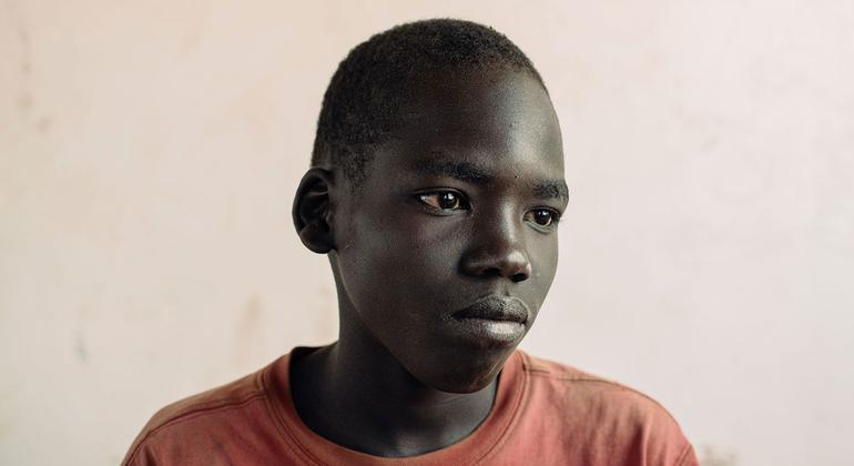 Kennedy, 13, vive em Uganda. Ele está entre os 2,3 milhões de refugiados sul-sudaneses que fugiram da eclosão da guerra civil