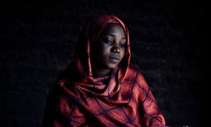 Rahamat deixou a aldeia de Ghabsha, no leste de Darfur, em 2004, aos dois anos. Sua mãe diz que a milícia Janjaweed veio e massacrou os moradores