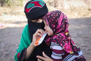 Des cliniques mobiles distribuent des compléments alimentaires aux enfants du Yémen.