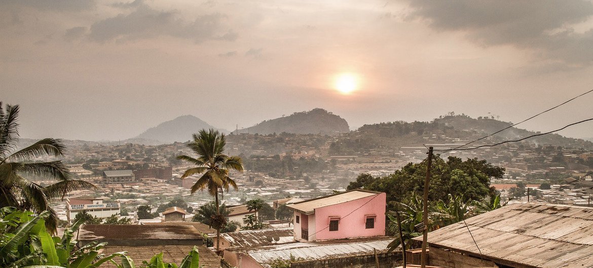 喀麦隆首都雅温得的一处贫民窟。