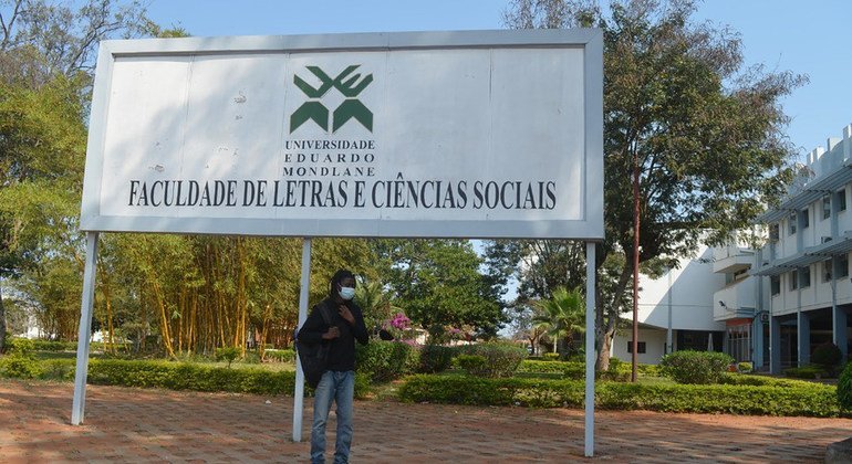 Universidade em Maputo, Moçambique. Aulas presenciais retornaram apenas para os alunos do quarto ano. 