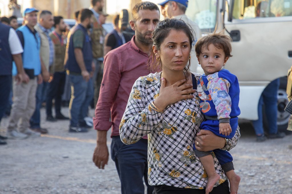 أسرة لاجئة من سوريا في مخيم بارداراش في العراق.
