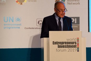 السيد أحمد أبو الغيط، الأمين العام لجامعة الدول العربية، متحدثا في المنتدى العالمي لريادة الأعمال والاستثمار في المنامة، البحرين. 13 نوفمبر/تشرين الثاني 2019.