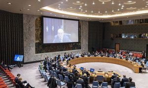 A wide view of the Security Council as Ghassan Salamé (on screens), Special Representative of the Secretary-General and Head of the UN Support Mission in Libya (UNSMIL) briefs.
