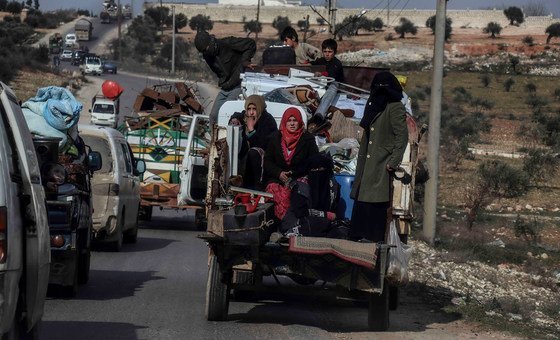 Families flee violence in Idlib, Syria. (file)