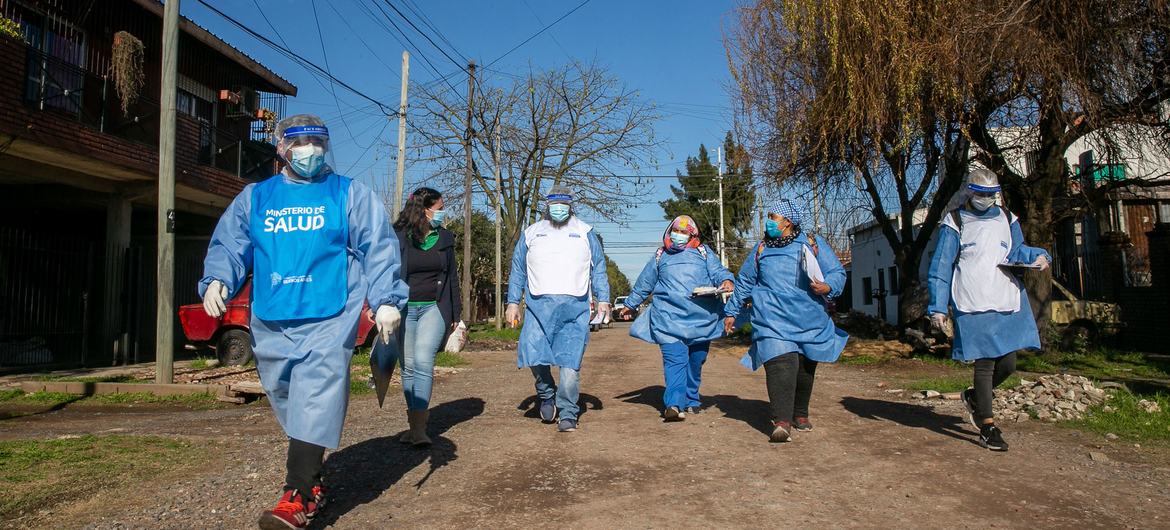 Profissionais de saúde em Burzaco, Buenos Aires.