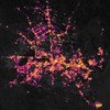 Imagen satelital de las luces nocturnas sobre una ciudad en Texas, Estados Unidos.