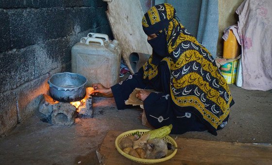 A woman in Aden, Yemen prepares food at a settlement for people who have fled their homes due to insecurity.