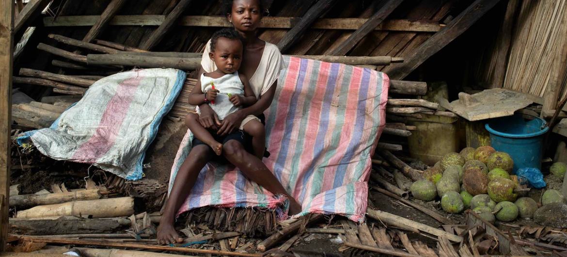 Josie, une jeune femme âgée de 26 ans, affectée par un cyclone à Madagascar.