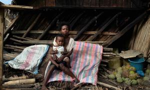 Josie, une jeune femme âgée de 26 ans, affectée par un cyclone à Madagascar.