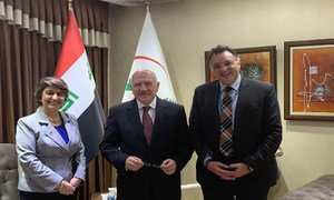 ممثل منظمة الصحة العالمية في العراق، الدكتور أدهم اسماعيل (اليمين) مع وزير الصحة (وسط) ونائبة المدير الإقليمي