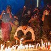 म्याँमार के यंगून शहर में करफ़्यू की परवाह ना करते हुए लोग रात में एकत्र हुए. 