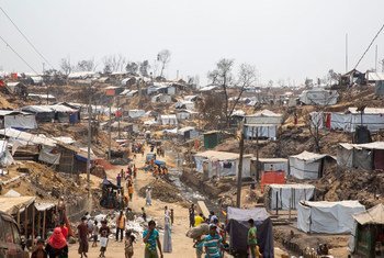 बांग्लादेश के कॉक्सेस बाज़ार में स्थित कैम्प 9 शरणार्थी शिविर में आग लगने की घटना के बाद, कुछ शरणस्थलों को फिर से बनाया गया है. 