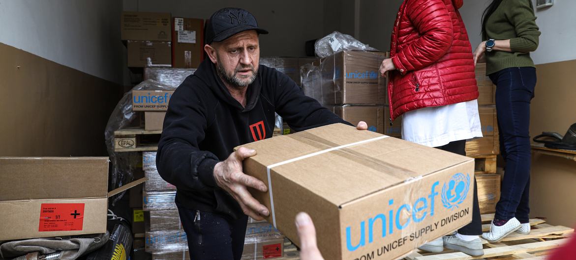 Medical supplies are delivered to a hospital in Zapporijjia, Ukraine.