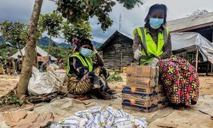 刚果民主共和国东部因冲突和暴力而流离失所的家庭通过联合国获得人道主义援助。