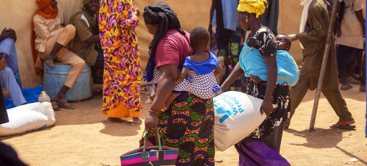 Le PAM fournit une assistance aux réfugiés maliens dans la ville de Dori, au Burkina Faso.