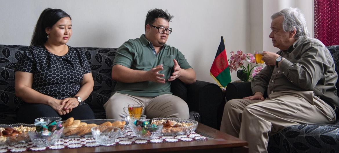 To celebrate World Refugee Day, Secretary-General António Guterres visited an Afghan refugee couple resettled in Queens. 