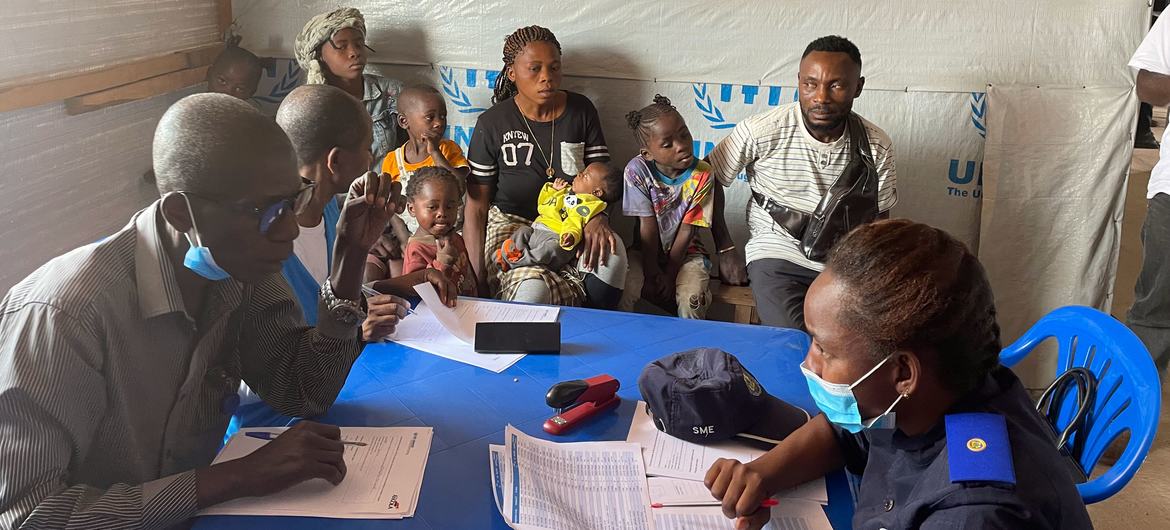 A family of refugees in Angola meets with the authorities and UNHCR officials ahead of returning voluntarily to the Democratic Republic of the Congo.