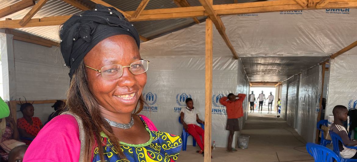 A congolesa Verónica Angélica na expectativa de voltar para casa a partir do assentamento de refugiados de Lóvua, em Angola