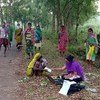 कोविड-19 के कारण तालाबंदी के दौरान दूर-दराज़ के इलाक़ों में बैंक सेवाएँ पहुँचाने में सलामी शशांकर योगदान दे रही हैं.