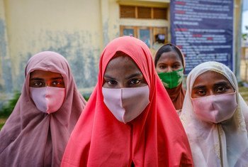 Mulheres rohingya recém-chegadas na província de Aceh, na Indonésia, após passarem sete meses no mar