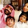 طالبة الدكتوراة السعودية سلمى الشهاب في الصورة مع زوجها وولديها.