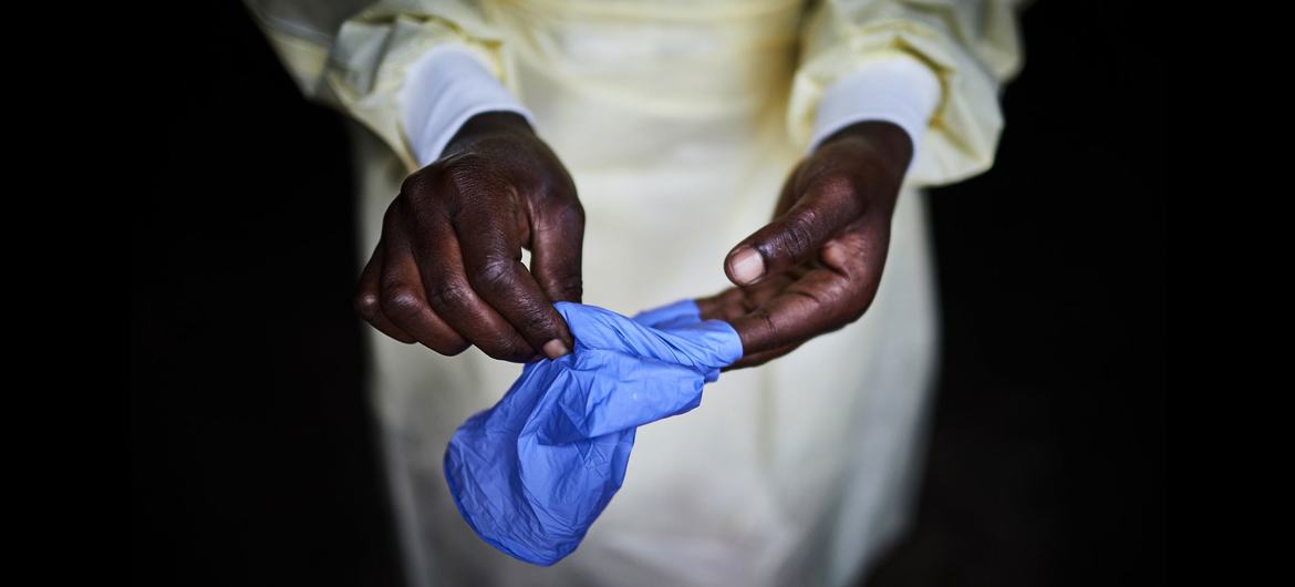 世卫组织发布了首份埃博拉病毒病治疗指南，并提出了新的强有力的建议。
