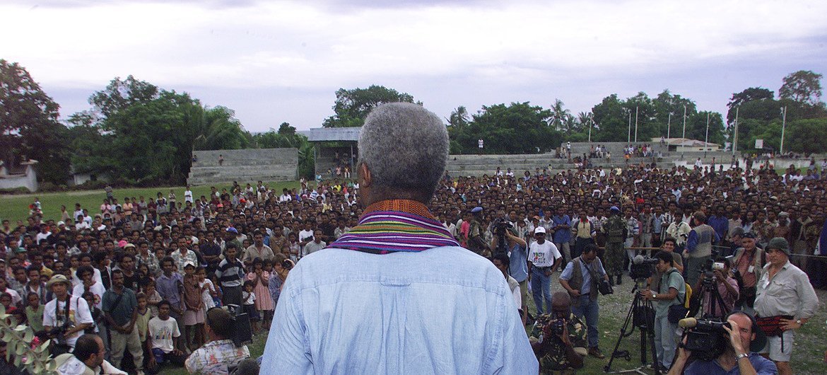Após cerimônia em memória das vítimas de um massacre em uma igreja da vila, o secretário-geral Kofi Annan dirigiu-se ao povo de Liquica. 