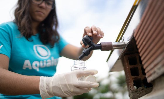 A brasileira, de 21 anos, criou o Aqualuz, uma tecnologia que purifica água por meio de radiação ultravioleta.