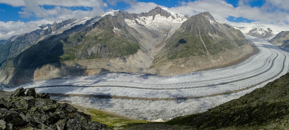 瑞士阿尔卑斯山脉中最大的阿莱奇冰川正在迅速融化，到2100年可能将完全消失。