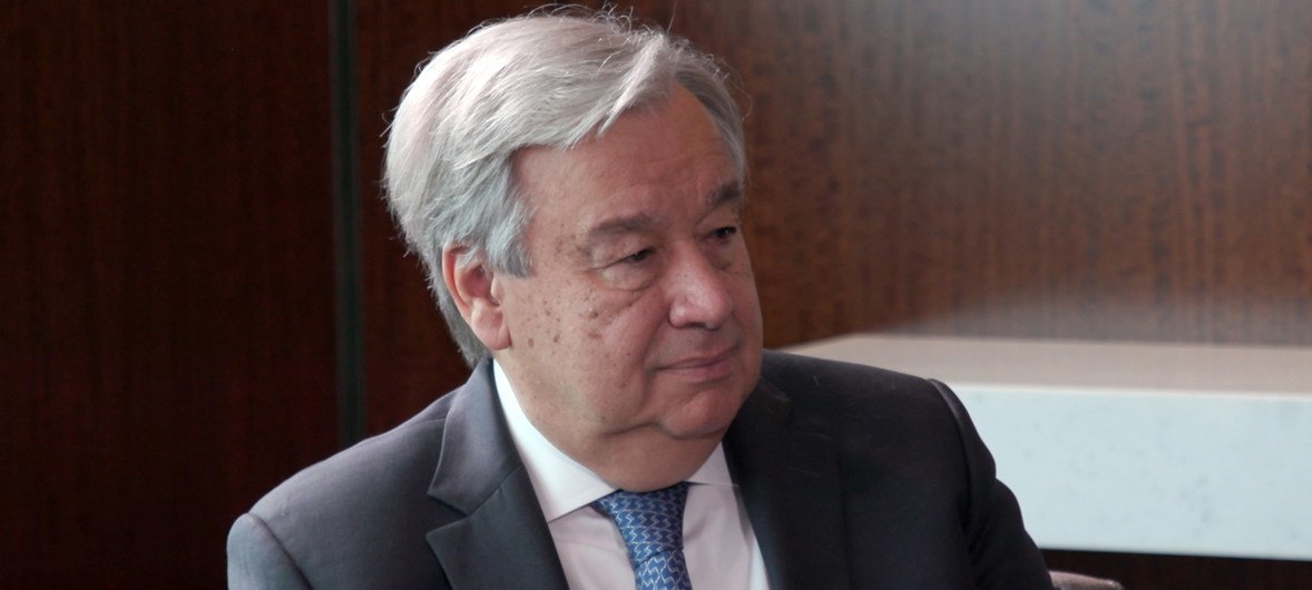 Le Secrétaire général de l'ONU António Guterres lors d'un entretien avec la Secrétaire générale adjointe à la communication globale, Melissa Fleming.