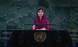 नोबेल पुरस्कार विजेता मलाला यूसुफ़ज़ई, संयुक्त राष्ट्र की शान्ति दूत और मलाला कोष की संस्थापक हैं. यूएन महासभा हॉल में रूपान्तरकारी शिक्षा सम्मेलन को सम्बोधित करते हुए (19 सितम्बर 2022).