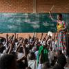 Unos niños asisten a clase en una escuela primaria de Kananga, en la República Democrática del Congo.
